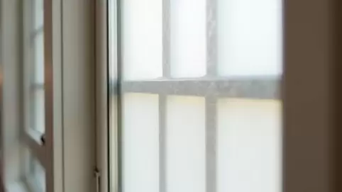 Jak zabezpieczyć okna przed remontem